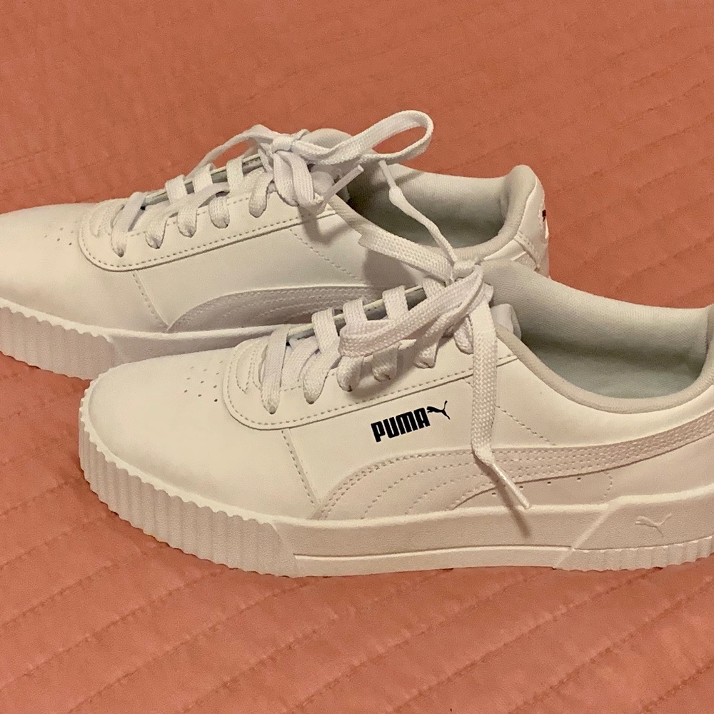 NEVER WORN Women's all white leather Puma sneakers